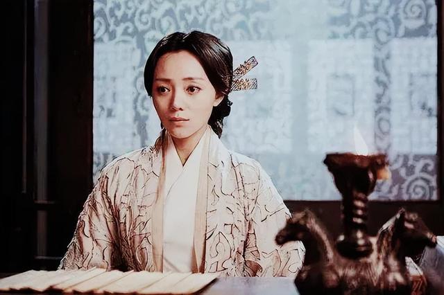 她出身好,长得漂亮,演技也好,出道20年不争不抢讨人喜欢