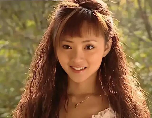 她出身好,长得漂亮,演技也好,出道20年不争不抢讨人喜欢