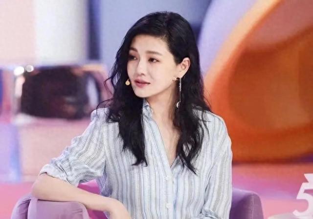 盘点有口臭的美女明星，隔着屏幕都有味 看看谁尴尬
					</div>
					<div class=