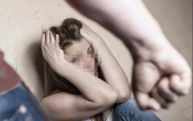 20年前,美女毒贩方晓红被执行注射死刑,临死前向狱警鞠躬忏悔