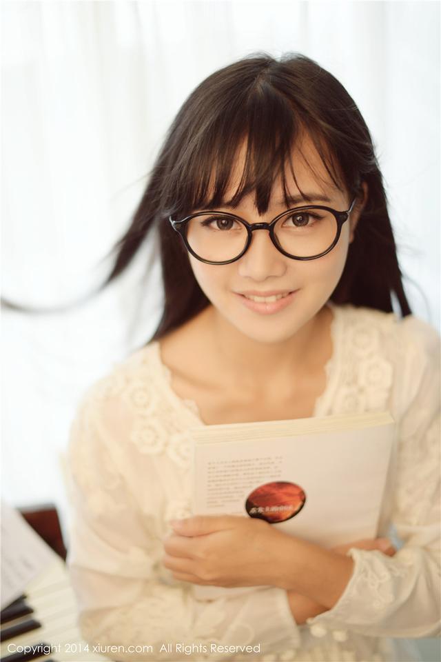 日本高校校花美女清纯教室写真秀白皙肌肤