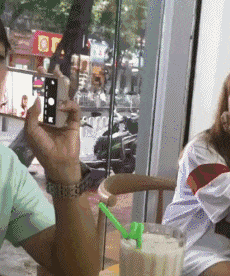 动图:姑娘,这样的厕所你也敢上?