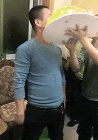 动图:姑娘,这样的厕所你也敢上?