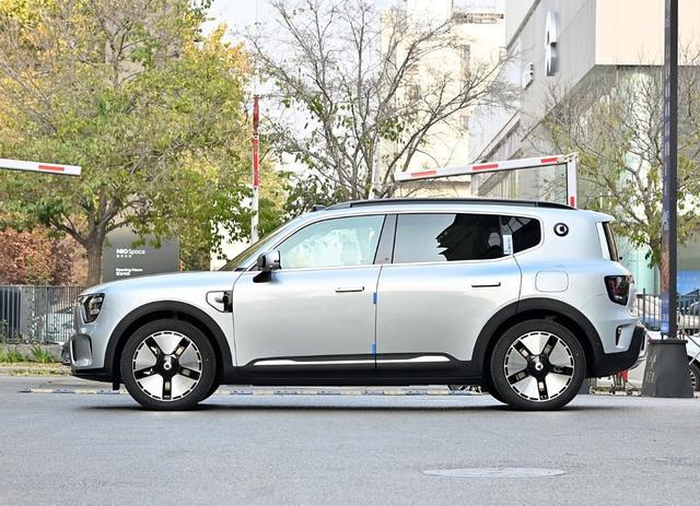 德系豪华纯电大5座PK,smart精灵#5对比宝马iX3,谁更值得推荐?