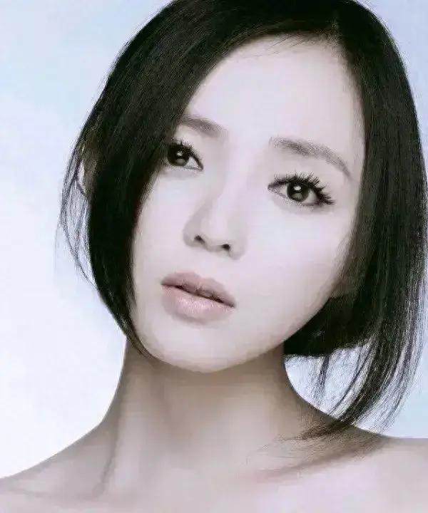 她出身好,长得漂亮,演技也好,出道20年不争不抢讨人喜欢