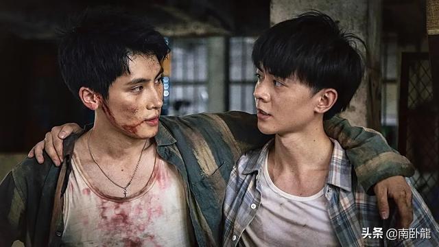 《蛇岛狂蟒》上映,灵蛇美女荒岛奇遇,除了身材毫无看点