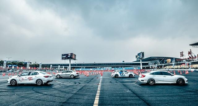 用汽车来拔河？结果谁都没料到……丨周末玩车党