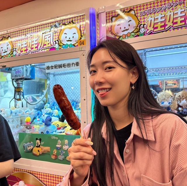敢说又敢露!韩国YT网红《金恩智》吃过台湾香肠大赞合格!