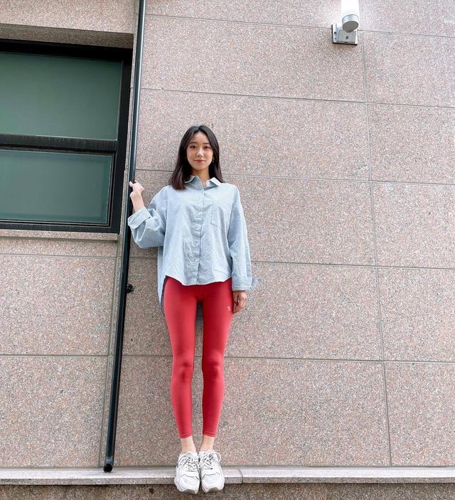 敢说又敢露!韩国YT网红《金恩智》吃过台湾香肠大赞合格!