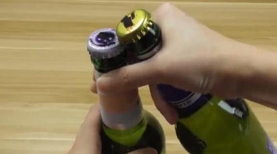 过年开啤酒千万别用牙咬!用这5个常见小物品,快速开瓶盖