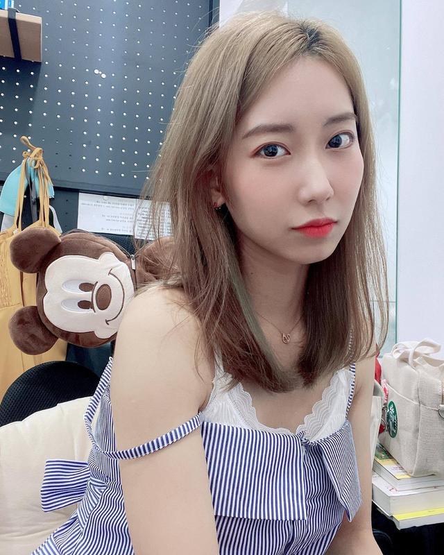 敢说又敢露!韩国YT网红《金恩智》吃过台湾香肠大赞合格!