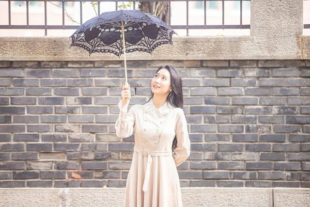 敢说又敢露!韩国YT网红《金恩智》吃过台湾香肠大赞合格!