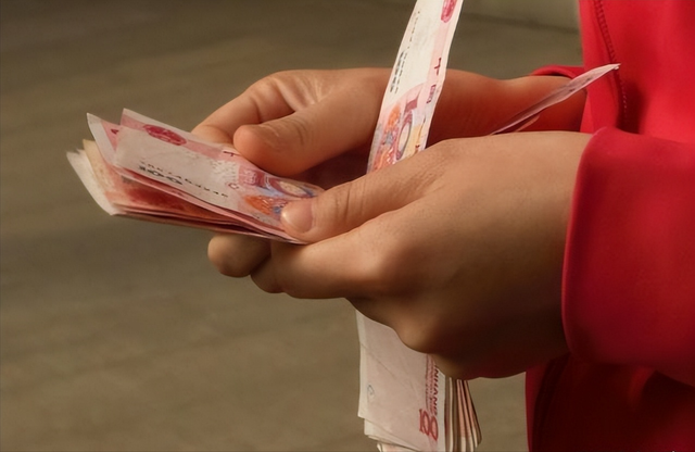 20年前,美女毒贩方晓红被执行注射死刑,临死前向狱警鞠躬忏悔