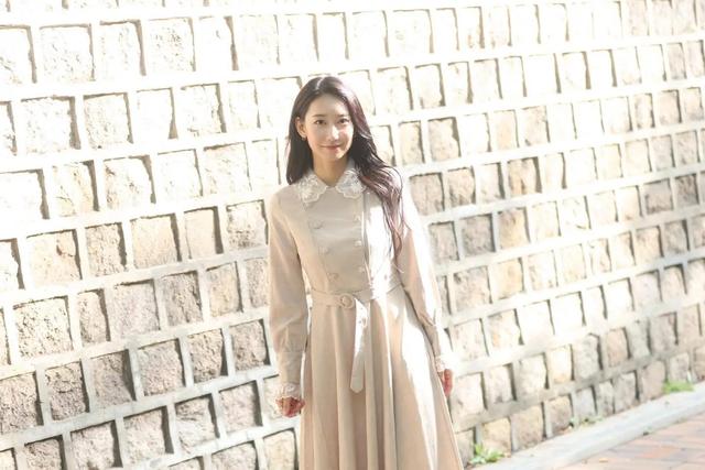 敢说又敢露!韩国YT网红《金恩智》吃过台湾香肠大赞合格!