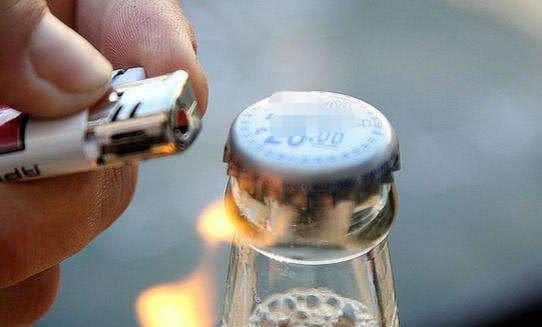过年开啤酒千万别用牙咬!用这5个常见小物品,快速开瓶盖