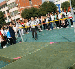 动图:姑娘,这样的厕所你也敢上?