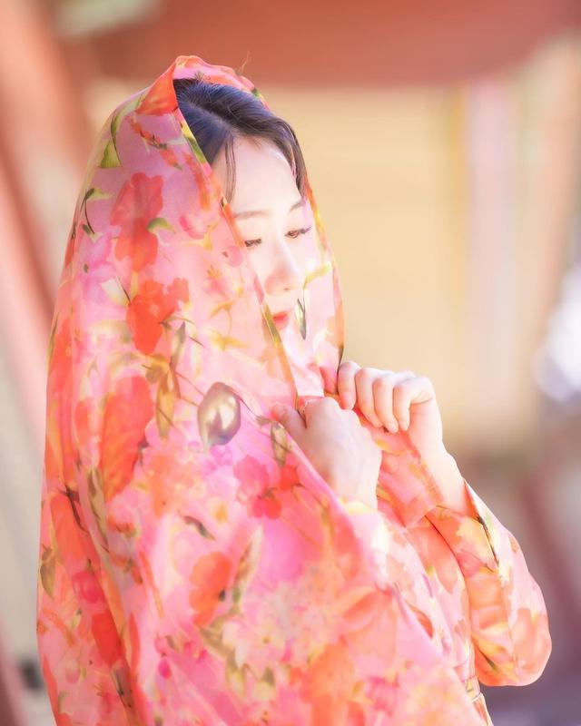 敢说又敢露!韩国YT网红《金恩智》吃过台湾香肠大赞合格!