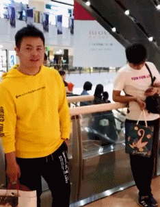 动图:姑娘,这样的厕所你也敢上?