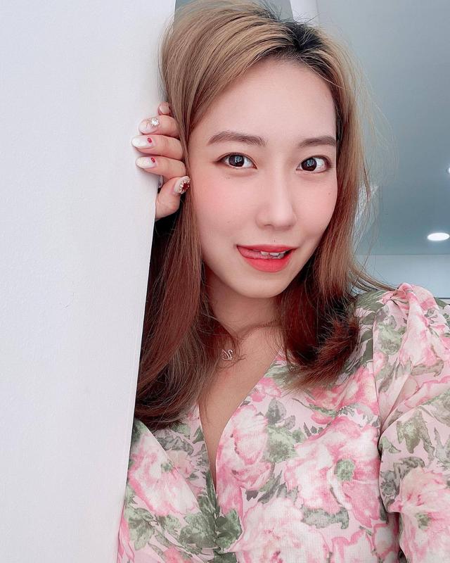 敢说又敢露!韩国YT网红《金恩智》吃过台湾香肠大赞合格!