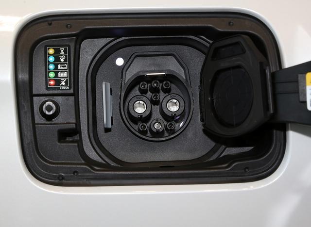 德系豪华纯电大5座PK,smart精灵#5对比宝马iX3,谁更值得推荐?