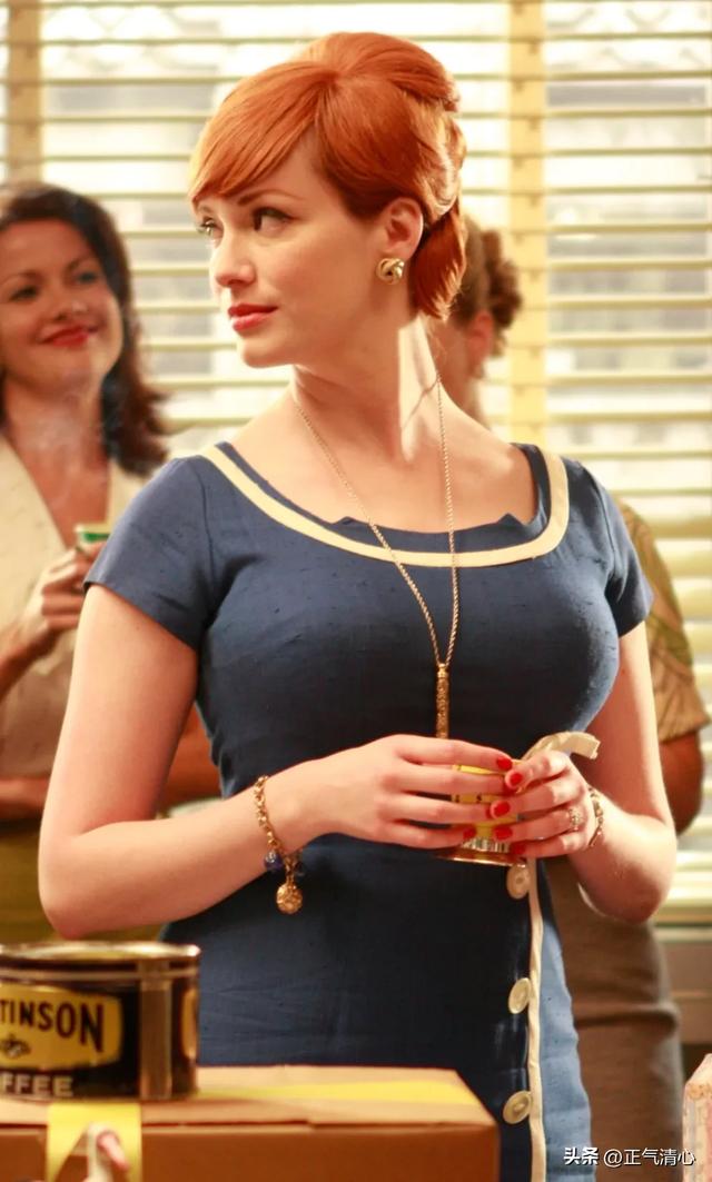 性感狂人:她天生丰乳肥臀令粉丝情难自禁,却又因此而饱受困扰!