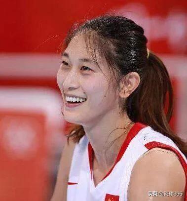 43岁女篮前美女国手成世界杯解说员,昔日女神容颜已老,至今未婚