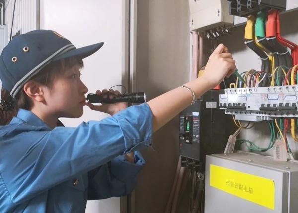 又美又飒!看“兵姐姐”变装