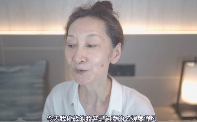 见过64岁的“少女”吗?这位奶奶做到了极致,时髦优雅一眼惊艳