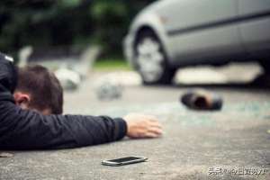 梦见汽车撞死人(做梦开车撞人了是什么征兆)