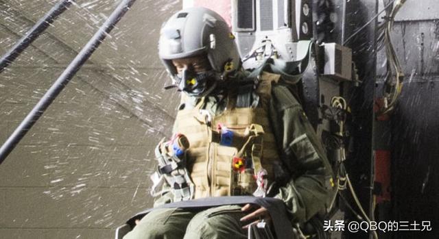 可塞到弹射座椅下的M4,美空军新版GAU-5A求生枪,火力仍是第一位