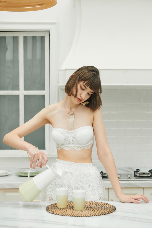 外国美女厨娘姐妹花,做饭的样子太撩人了