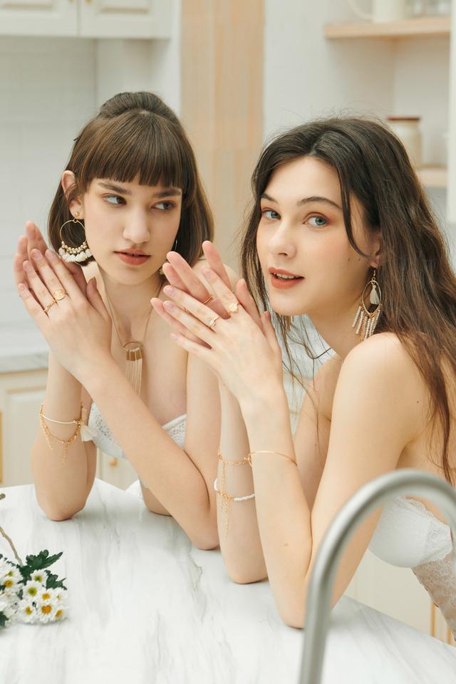 外国美女厨娘姐妹花,做饭的样子太撩人了