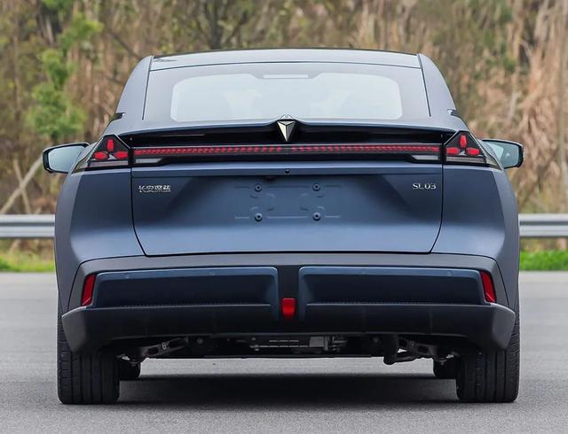 长安发布全新LOGO,还用在量产车上,网友:怎么越看越像雅迪?