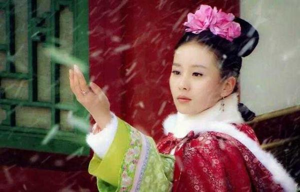 雪下的古装女神们,唐嫣白发美艳绝伦,杨幂呆滞,最后一个不想看