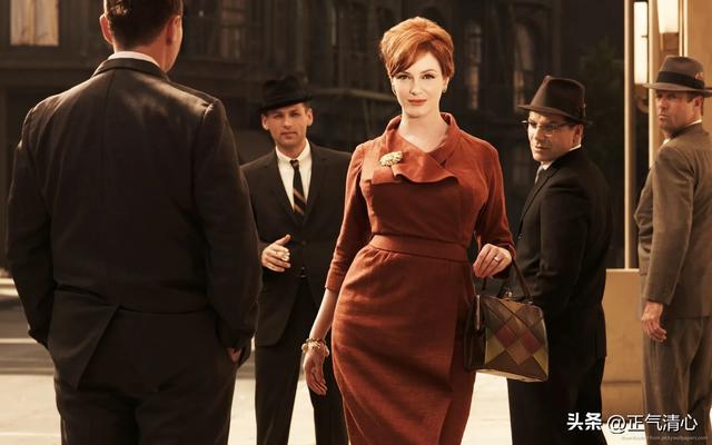 性感狂人:她天生丰乳肥臀令粉丝情难自禁,却又因此而饱受困扰!