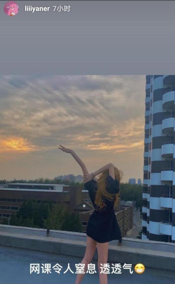 14岁李嫣秀逆天大长腿,超短裙长度引热议,身材和气质绝了