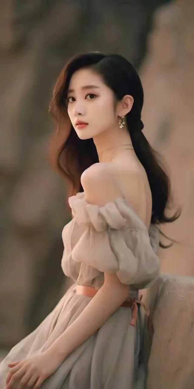 18岁清纯靓丽女孩,天使容颜,精选高清美女图片合集~