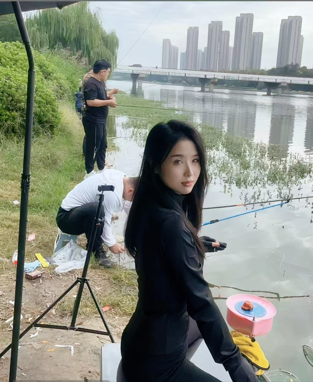 钓鱼界美女齐聚!这10位让你爱不释手钓技女神,谁将问鼎钓界巅峰