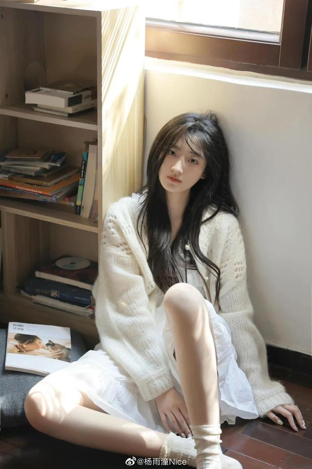 我去!95花美女真多,这位人间水蜜桃初恋脸又欲又纯