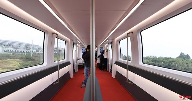 全球首个时速160公里内嵌式磁浮交通系统亮相,“成都造”