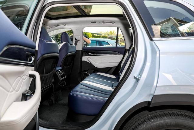 东风与吉利的“碰撞”,同样是混动,皓极VS星越L,谁实力更强?