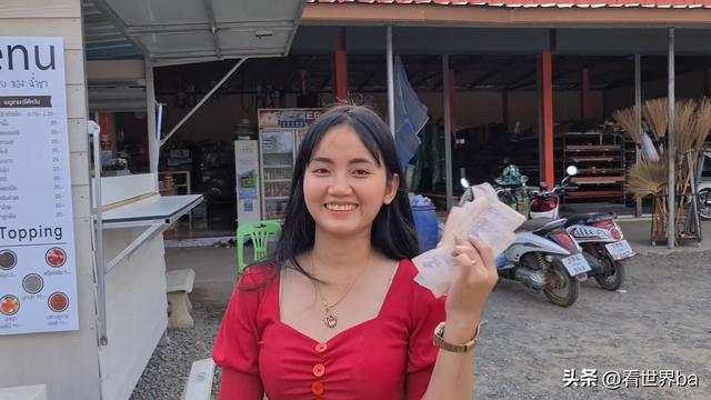 泰国美女开卡车搞货运,双挂卡车开着跟玩似的,不愧是老司机