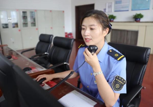 又美又飒!看“兵姐姐”变装