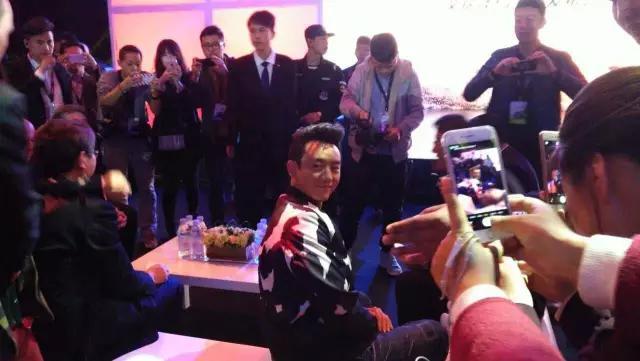 今晚5款重磅车型同时上市,小辣椒团队现场直播,眼晕中