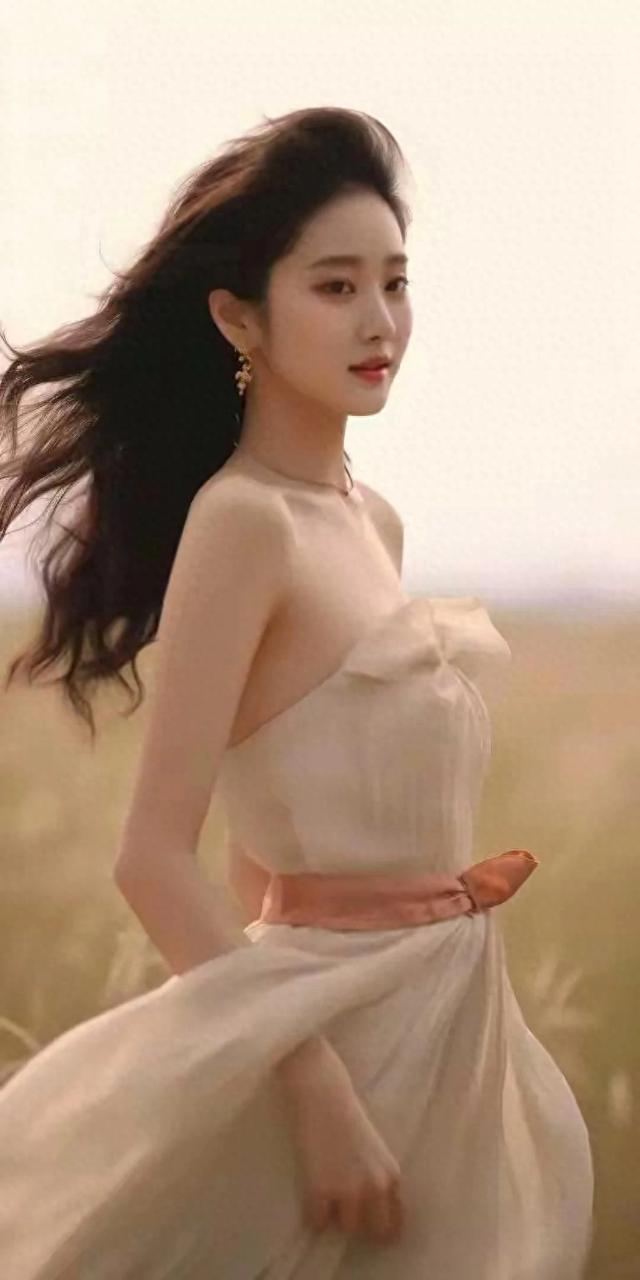 18岁清纯靓丽女孩,天使容颜,精选高清美女图片合集~