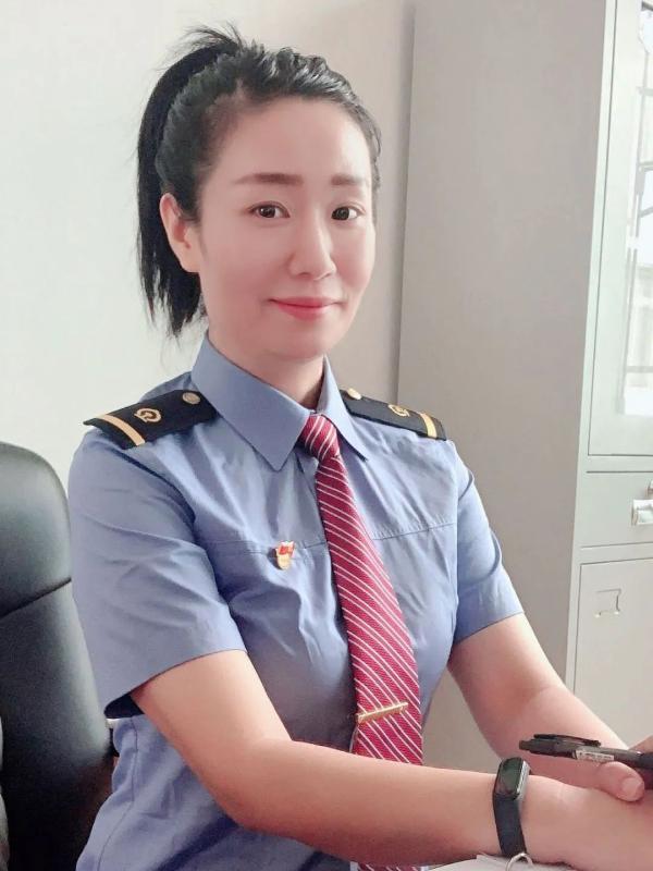 又美又飒!看“兵姐姐”变装