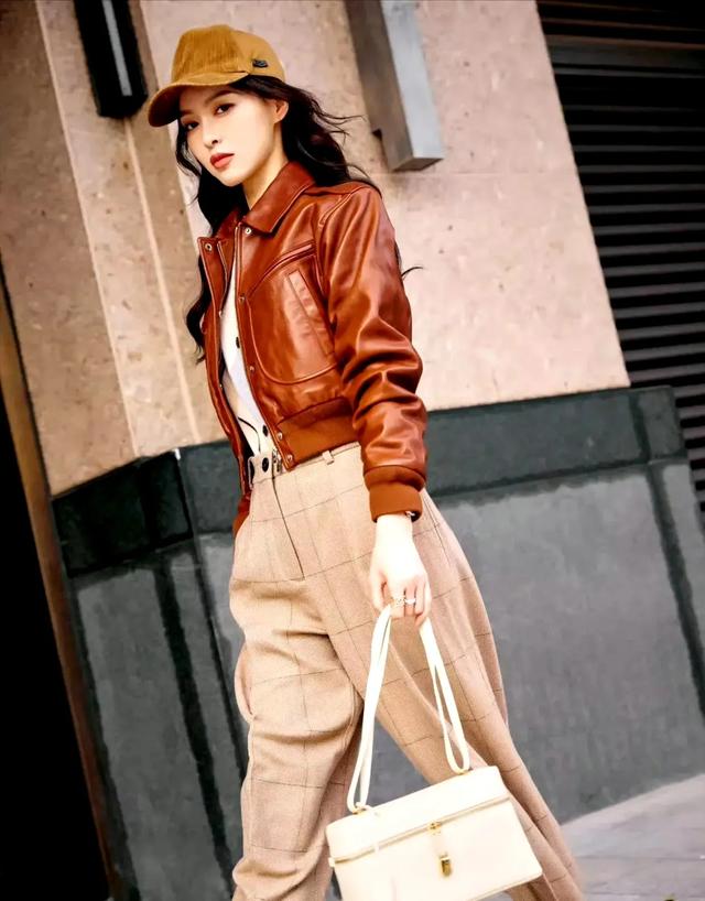 唐嫣,皮夹克格子裤,复古风好时尚