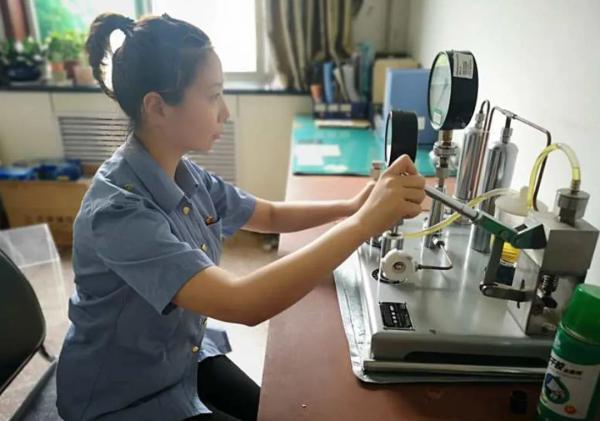 又美又飒!看“兵姐姐”变装