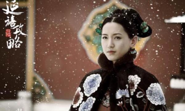 雪下的古装女神们,唐嫣白发美艳绝伦,杨幂呆滞,最后一个不想看