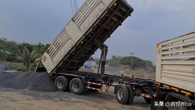 泰国美女开卡车搞货运,双挂卡车开着跟玩似的,不愧是老司机